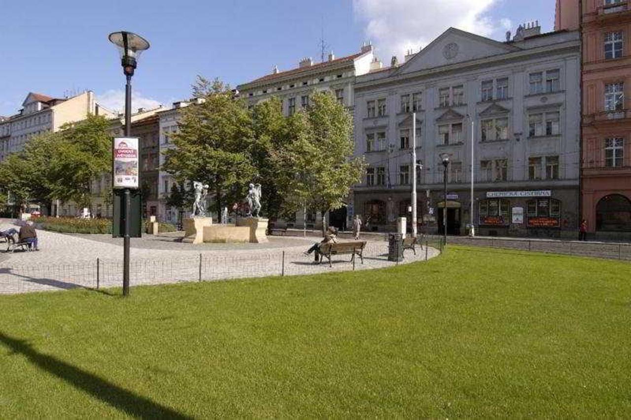 Hostel Junior Praag Buitenkant foto