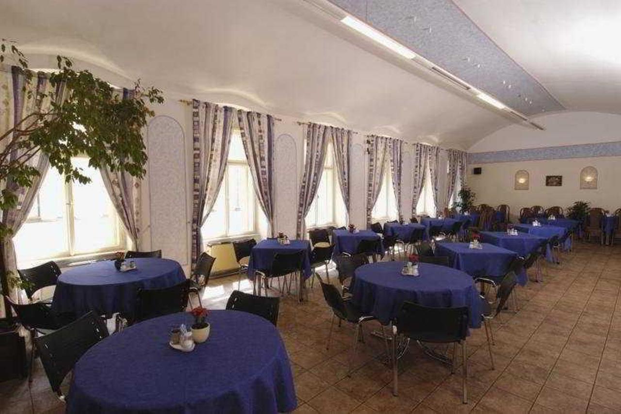 Hostel Junior Praag Buitenkant foto