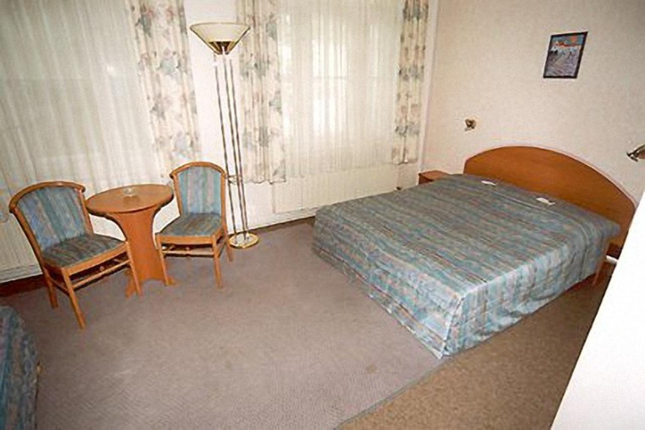 Hostel Junior Praag Buitenkant foto