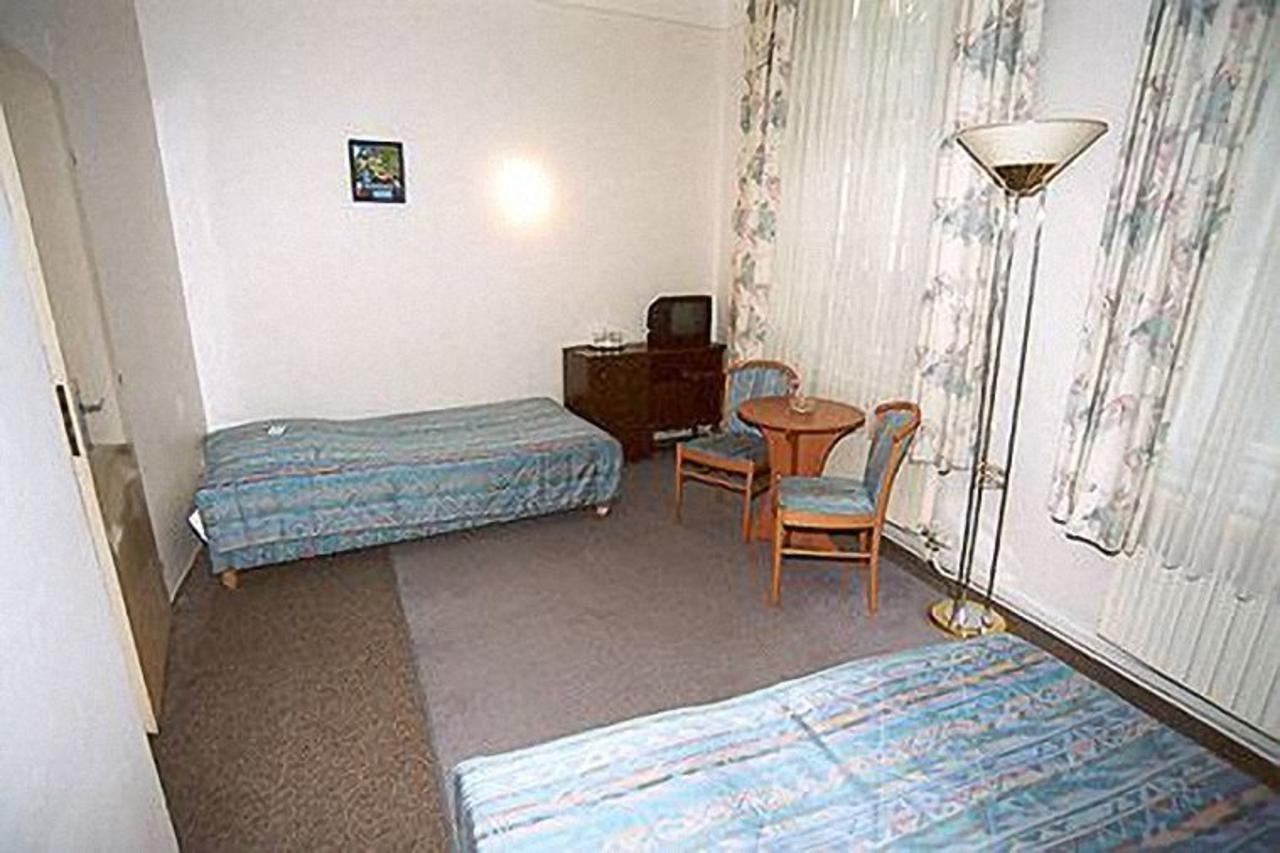 Hostel Junior Praag Buitenkant foto