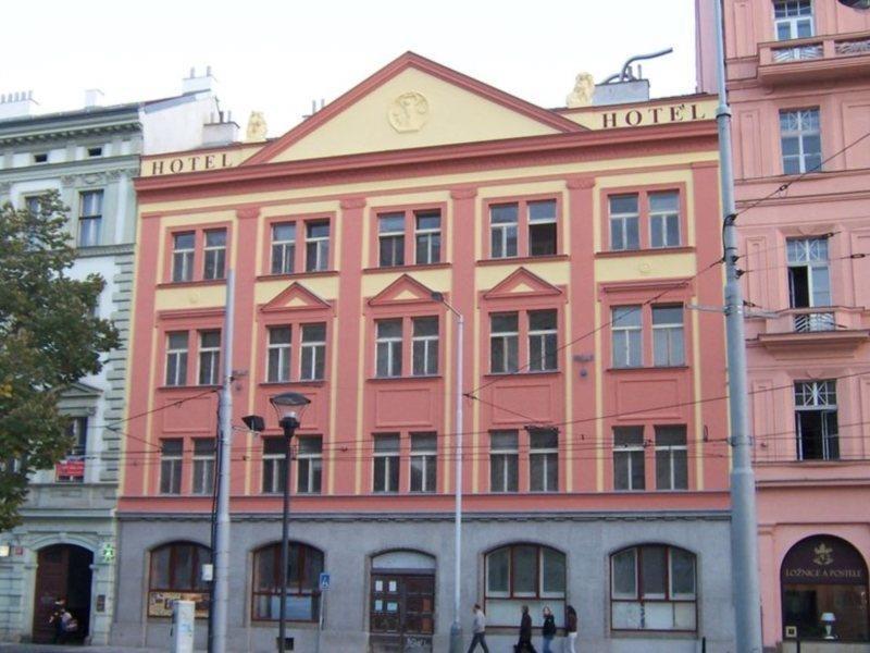 Hostel Junior Praag Buitenkant foto