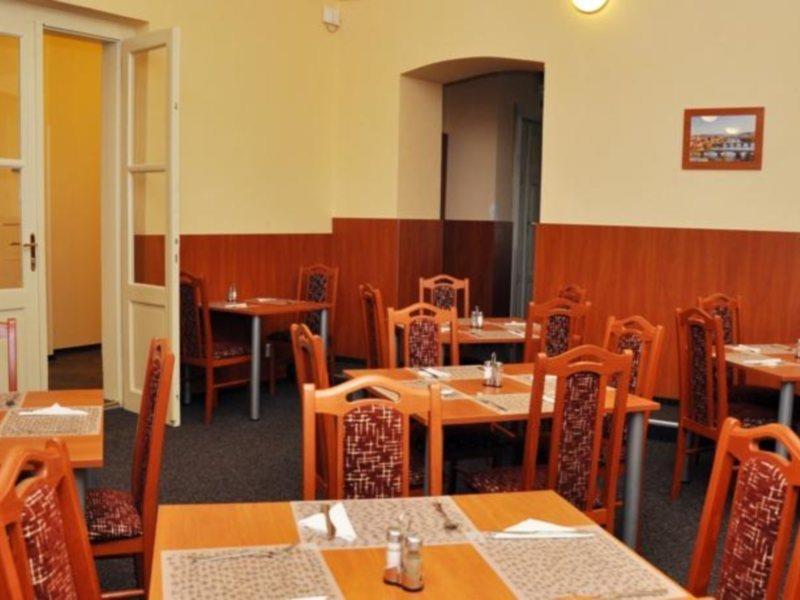 Hostel Junior Praag Buitenkant foto
