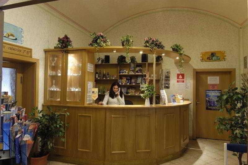 Hostel Junior Praag Buitenkant foto